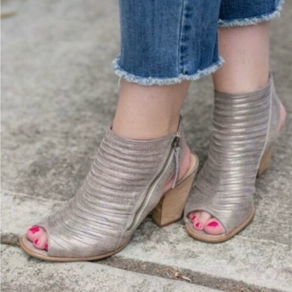 Paul Greene Metallic 9.5 heels